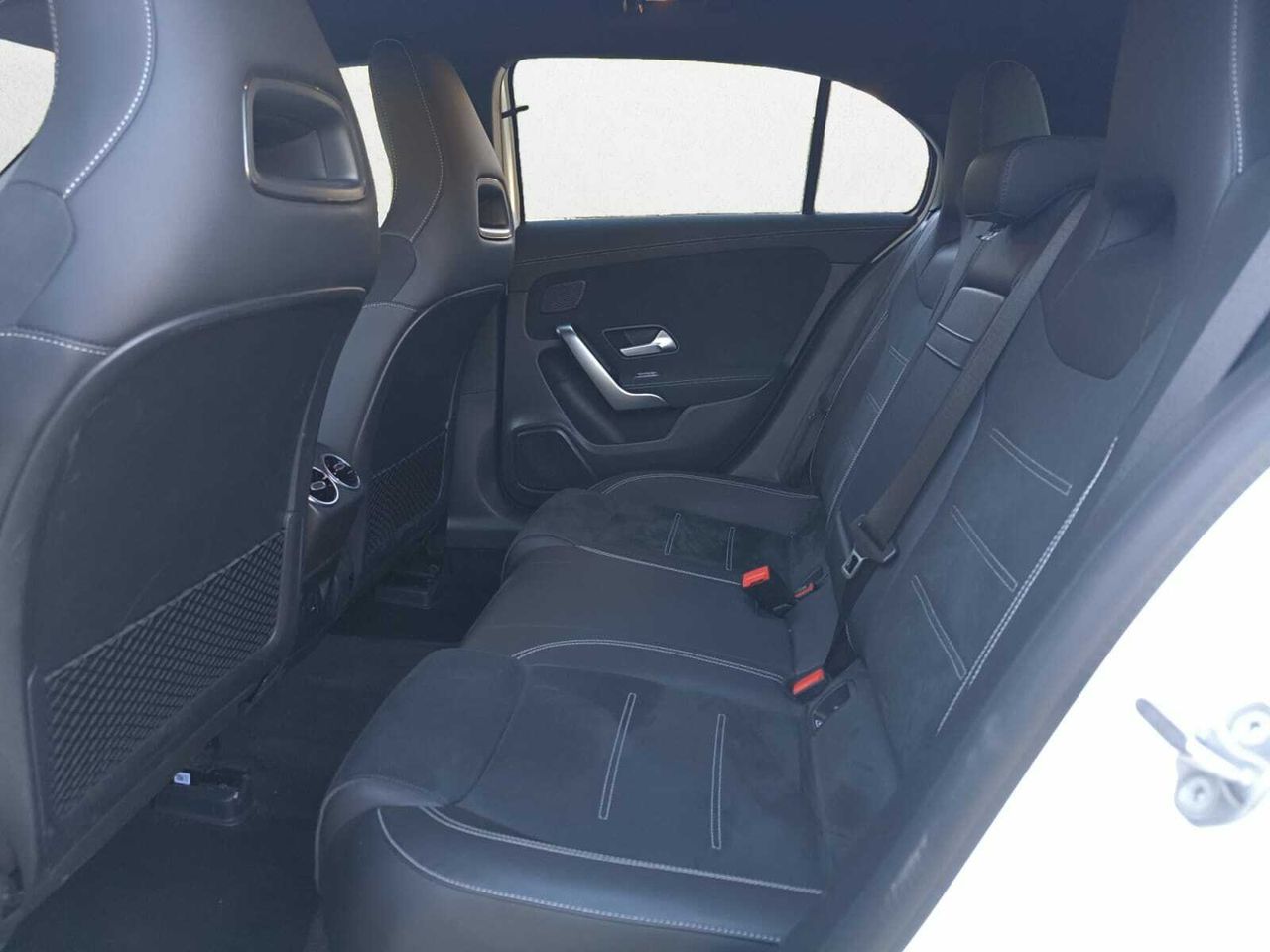 Mercedes Clase A 200 D AMG LINE + PAQUETE PREMIUM+ SMARTPHONE  - Foto 2