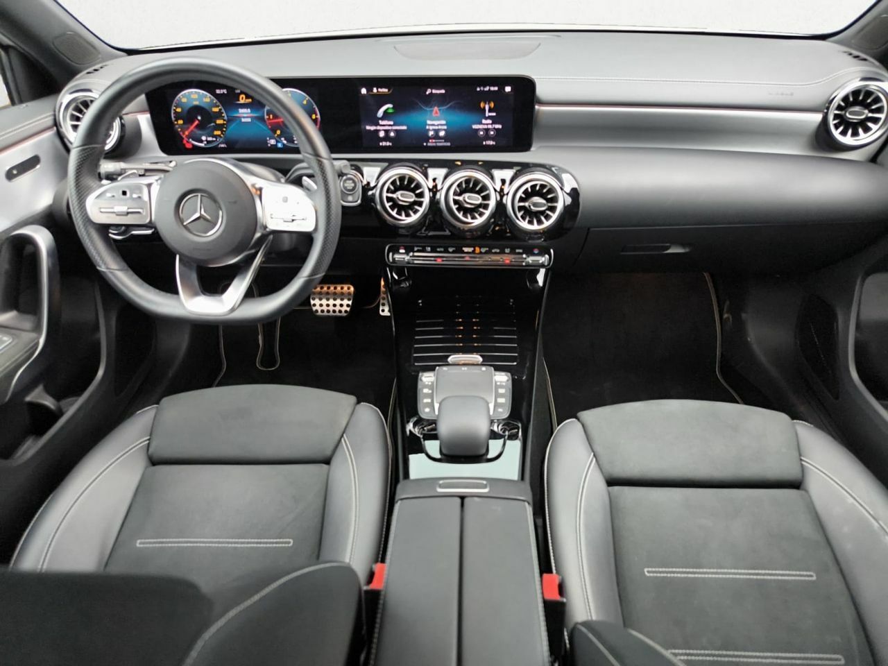 Mercedes Clase A 200 D AMG LINE + PAQUETE PREMIUM+ SMARTPHONE  - Foto 2