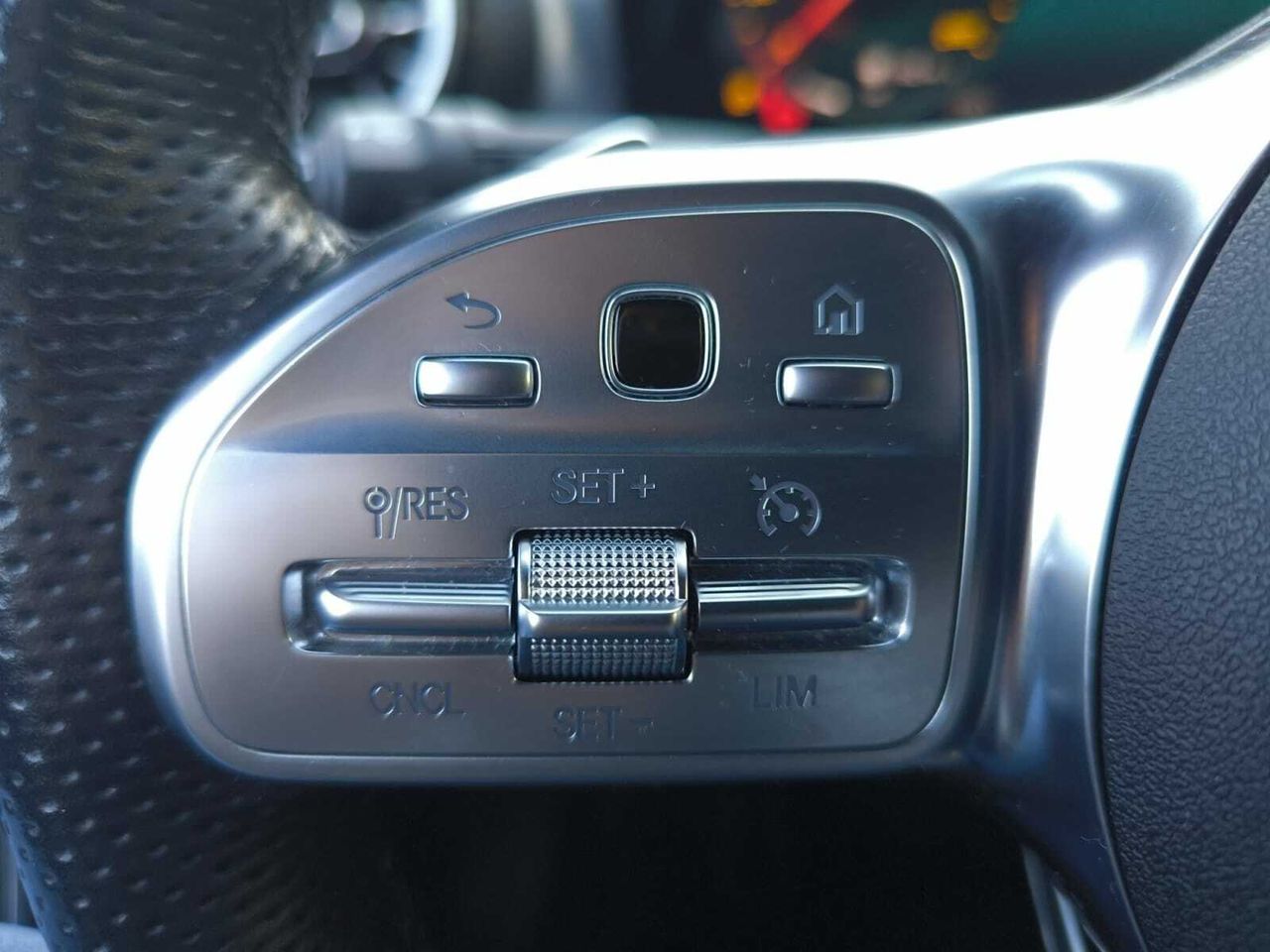 Mercedes Clase A 200 D AMG LINE + PAQUETE PREMIUM+ SMARTPHONE  - Foto 2