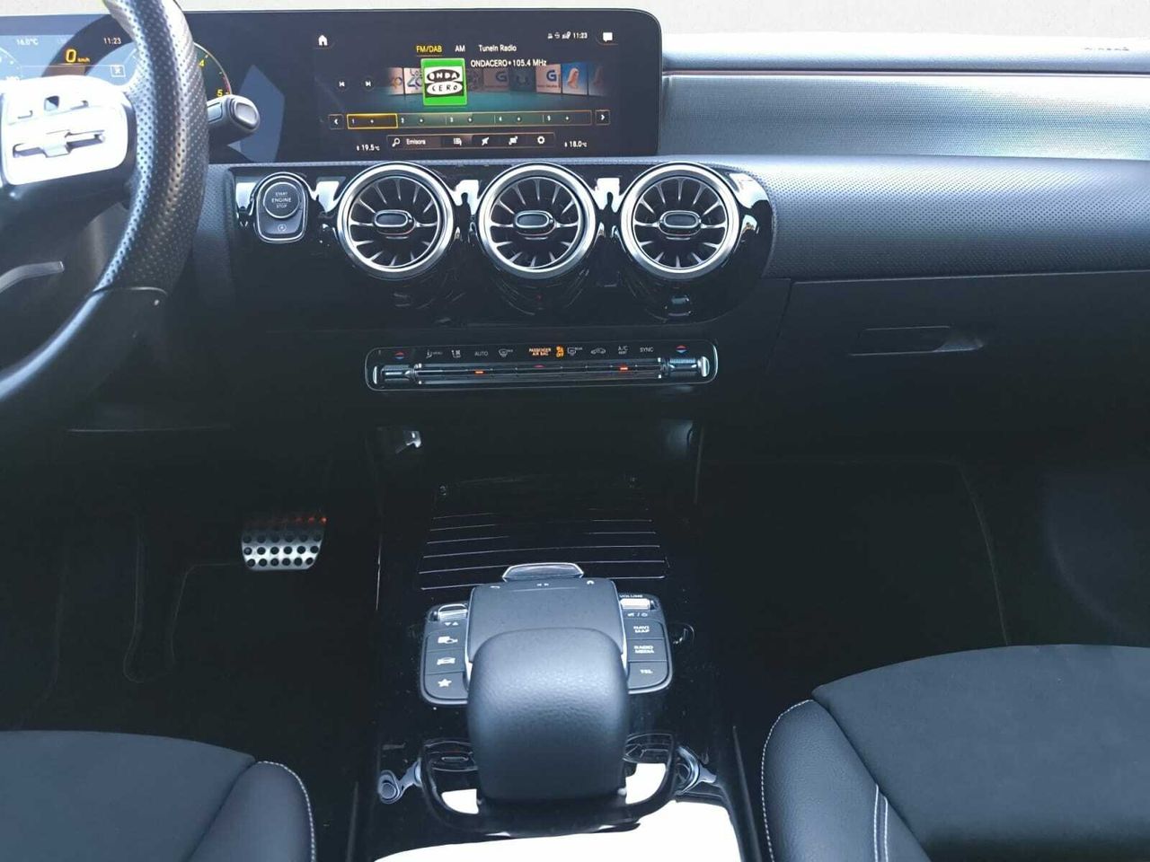 Mercedes Clase A 200 D AMG LINE + PAQUETE PREMIUM+ SMARTPHONE  - Foto 2