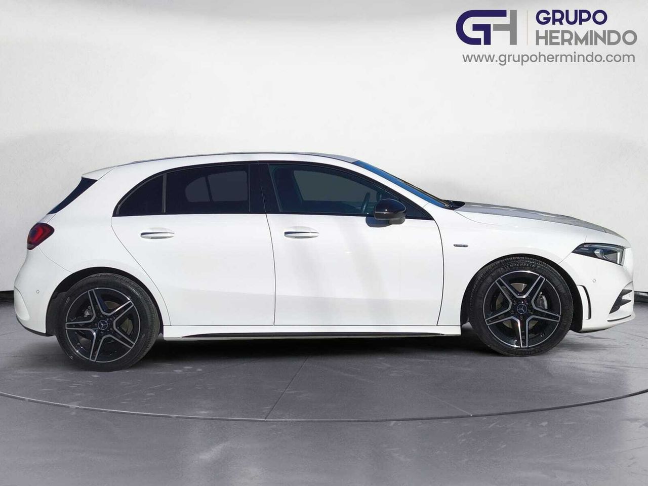 Mercedes Clase A 200 D AMG LINE + PAQUETE PREMIUM+ SMARTPHONE  - Foto 2