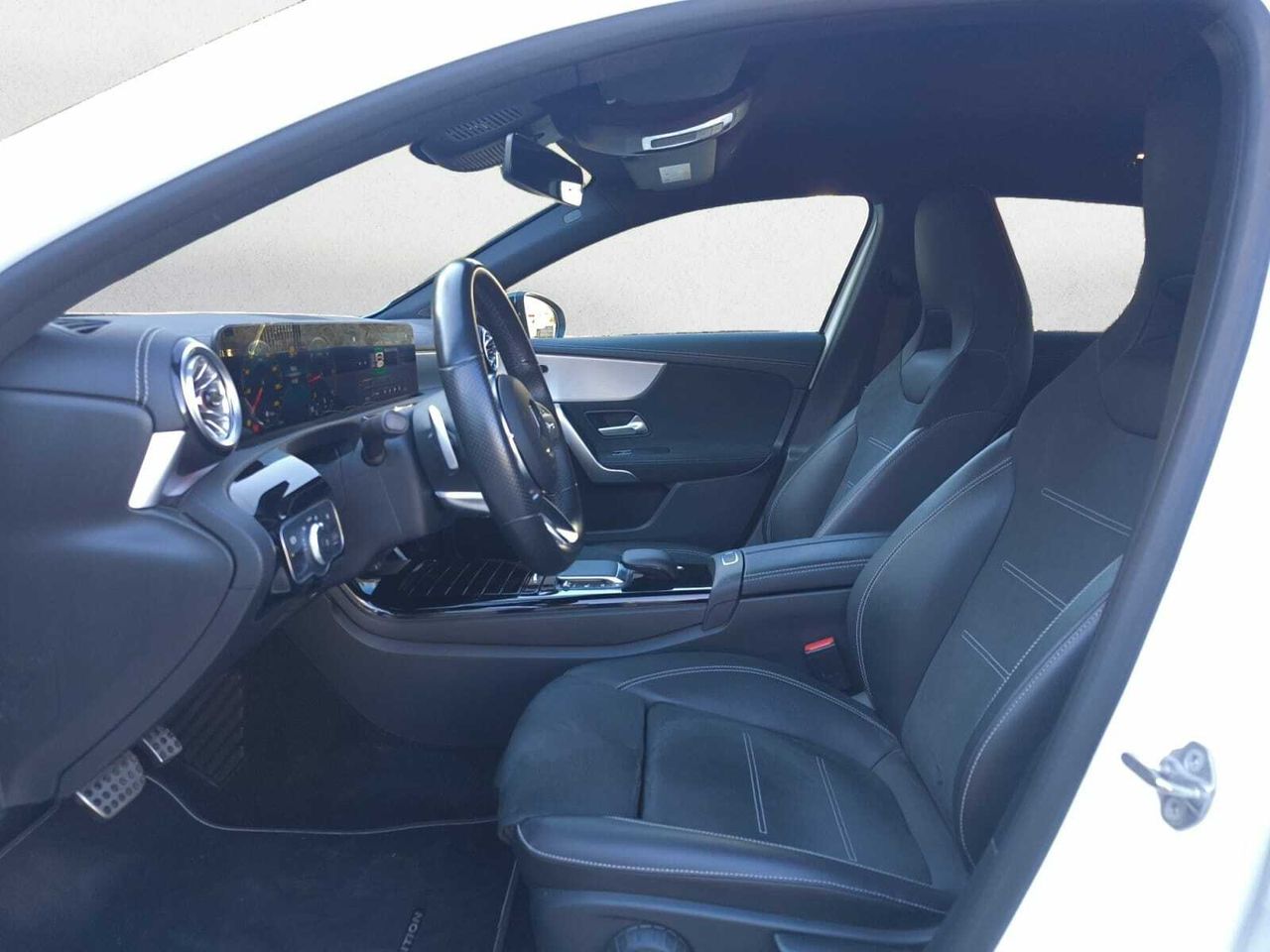 Mercedes Clase A 200 D AMG LINE + PAQUETE PREMIUM+ SMARTPHONE  - Foto 2