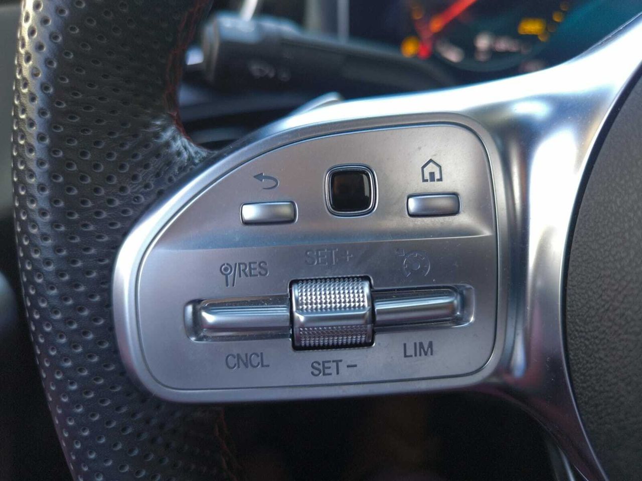 Mercedes CLA 200 D DCT AMG + TECHO PANORAMICO  - Foto 2