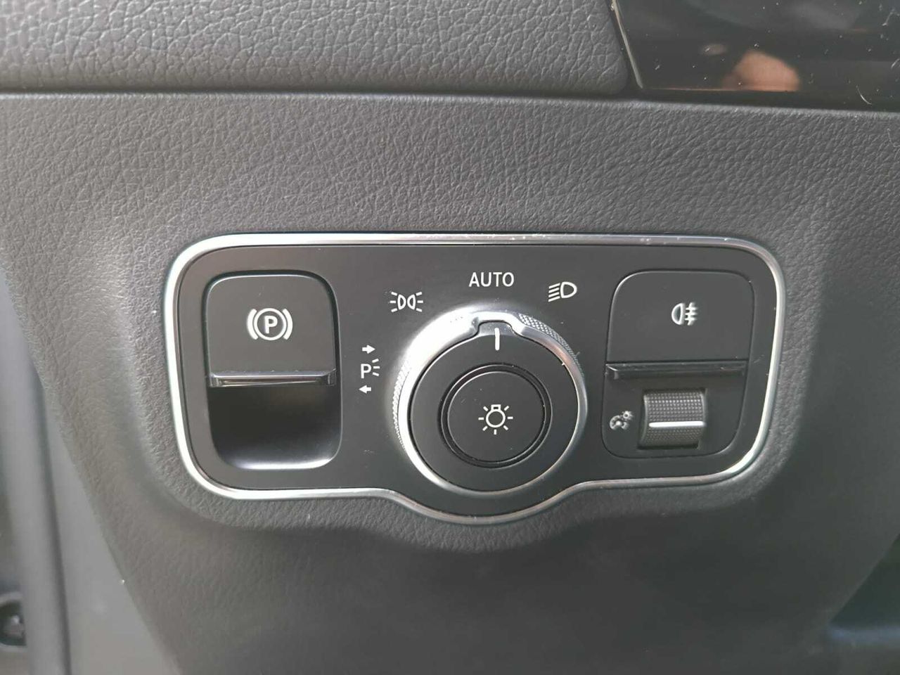Mercedes GLA 200 D AMG LINE  - Foto 2