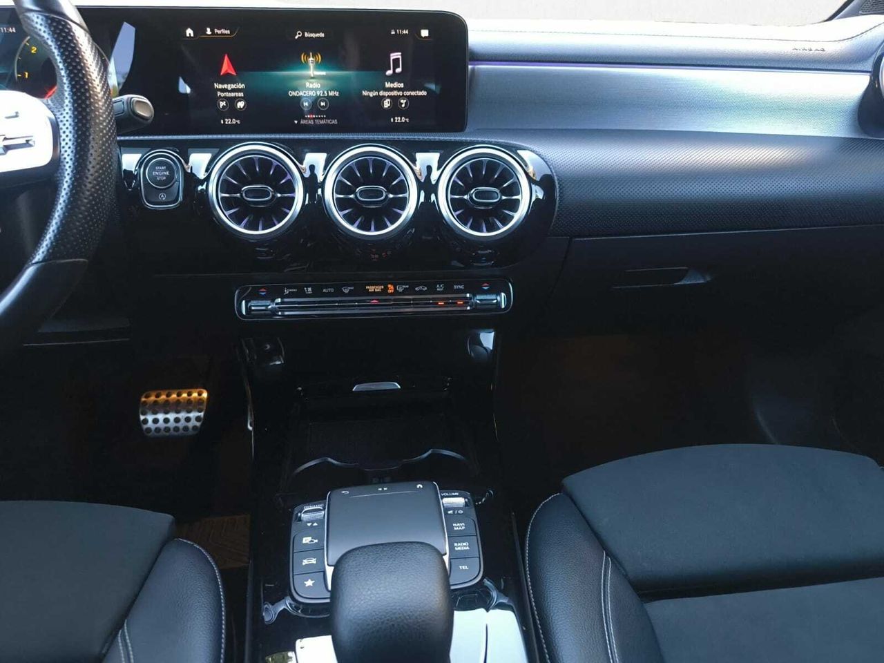 Mercedes Clase A 200 D AMG LINE + PAQUETE PREMIUM+ SMARTPHONE  - Foto 2