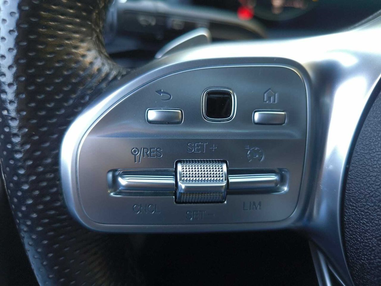 Mercedes Clase A 200 D AMG LINE + PAQUETE PREMIUM+ SMARTPHONE  - Foto 2