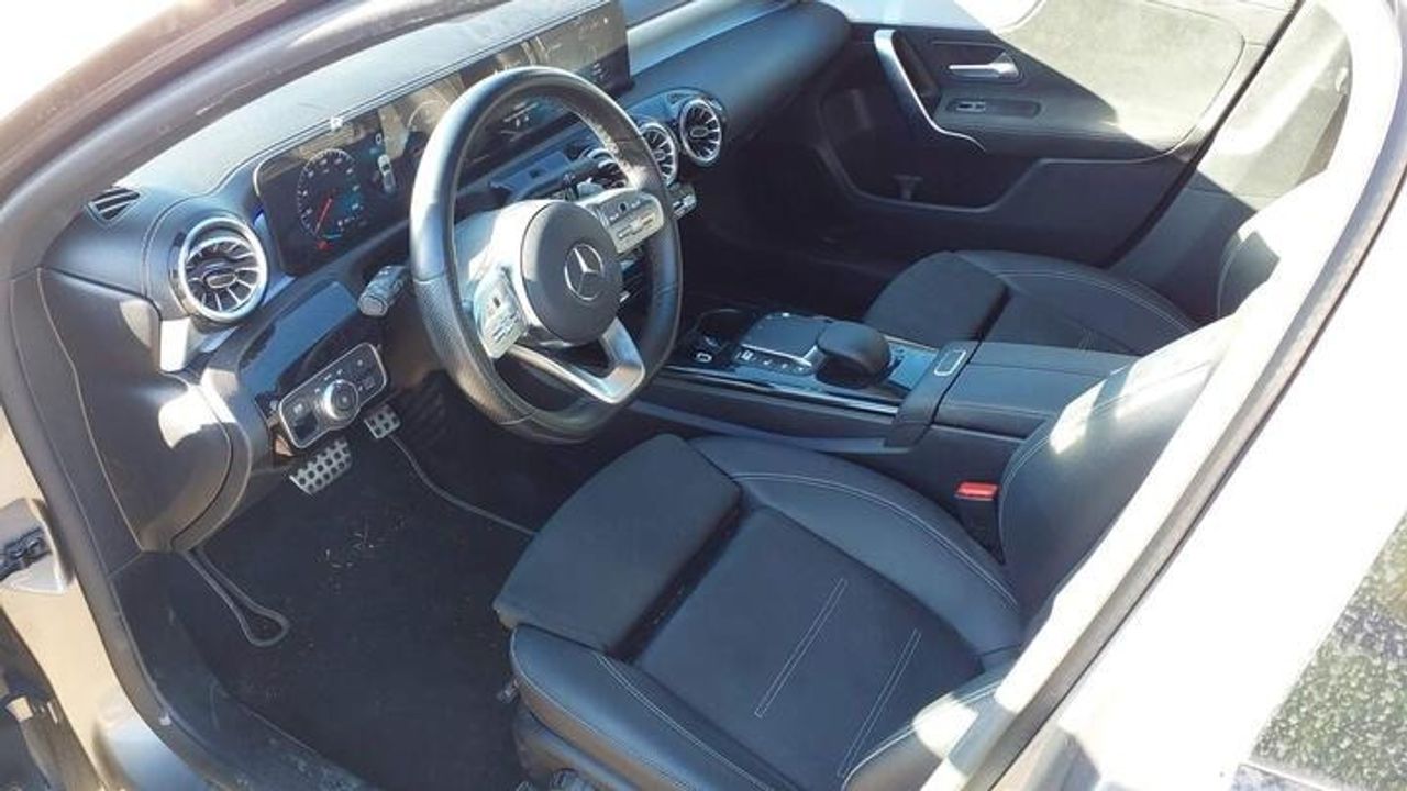 Mercedes Clase A 200 D AMG LINE + PAQUETE PREMIUM+ SMARTPHONE  - Foto 2