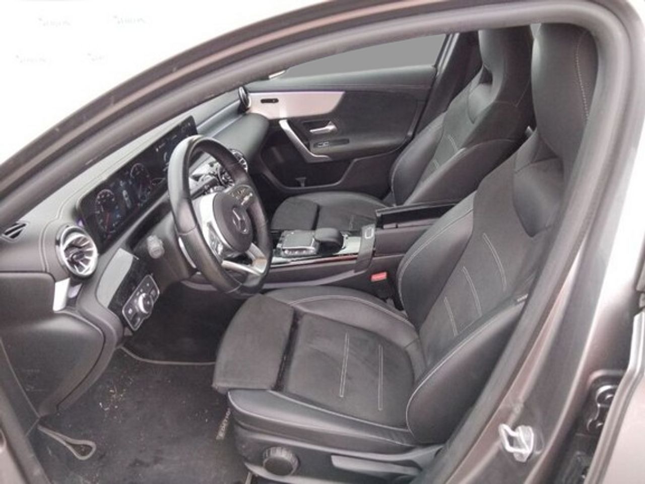 Mercedes Clase A 200 D AMG LINE + PAQUETE PREMIUM+ SMARTPHONE  - Foto 2