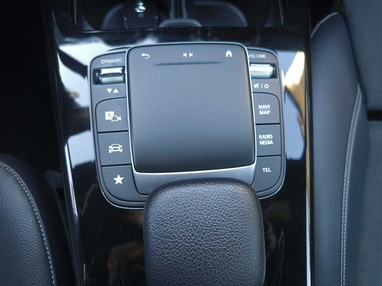 Mercedes Clase A 200 D AMG LINE + PAQUETE PREMIUM+ SMARTPHONE  - Foto 2