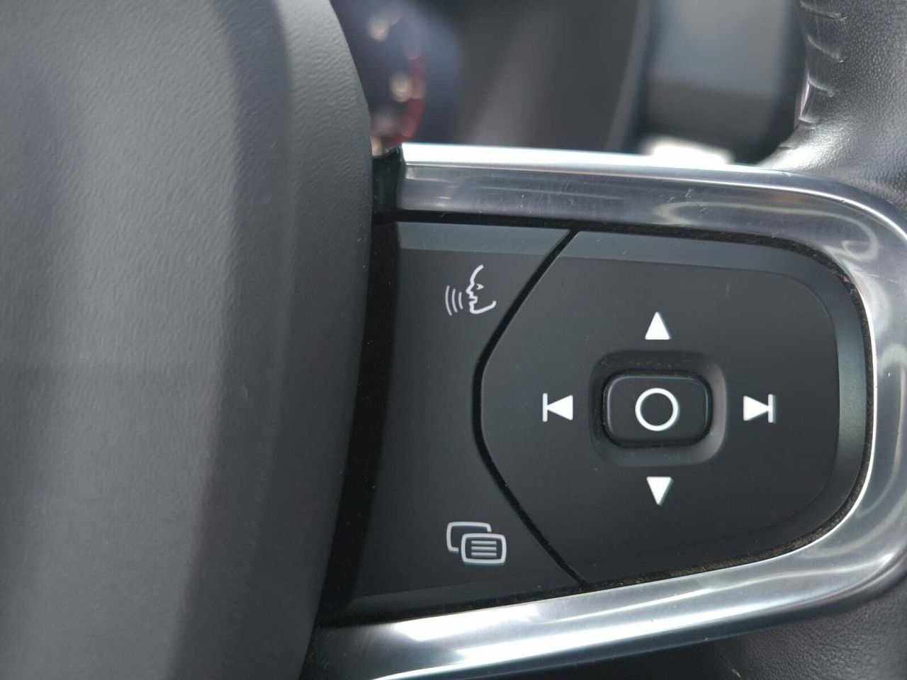 Volvo XC40 2.0 D3 BUSINESS PLUS AUTO+PACK XENIUM+PARK ASSIST  - Foto 2