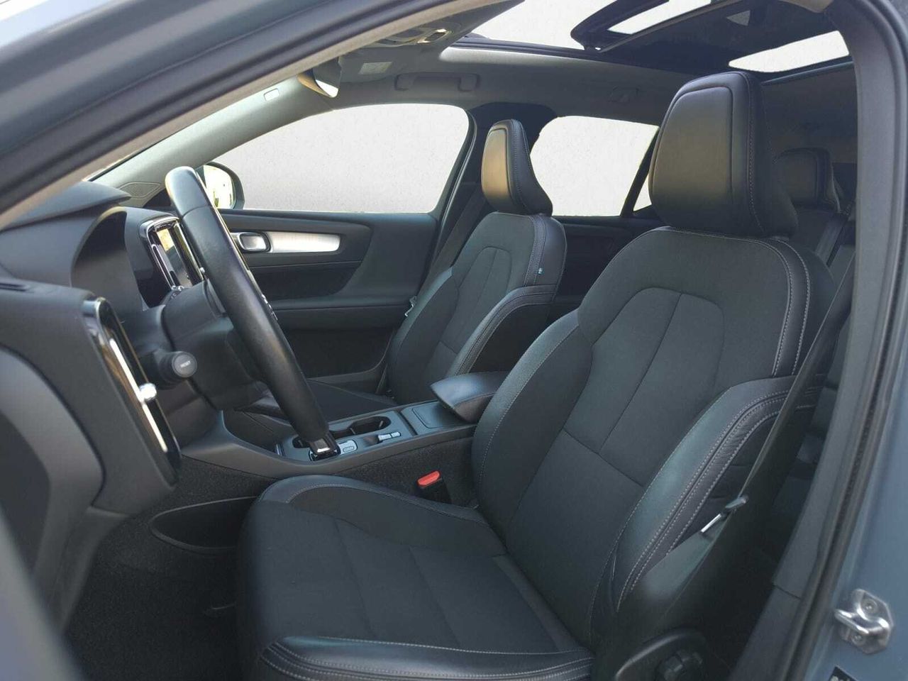 Volvo XC40 2.0 D3 BUSINESS PLUS AUTO+PACK XENIUM+PARK ASSIST  - Foto 2