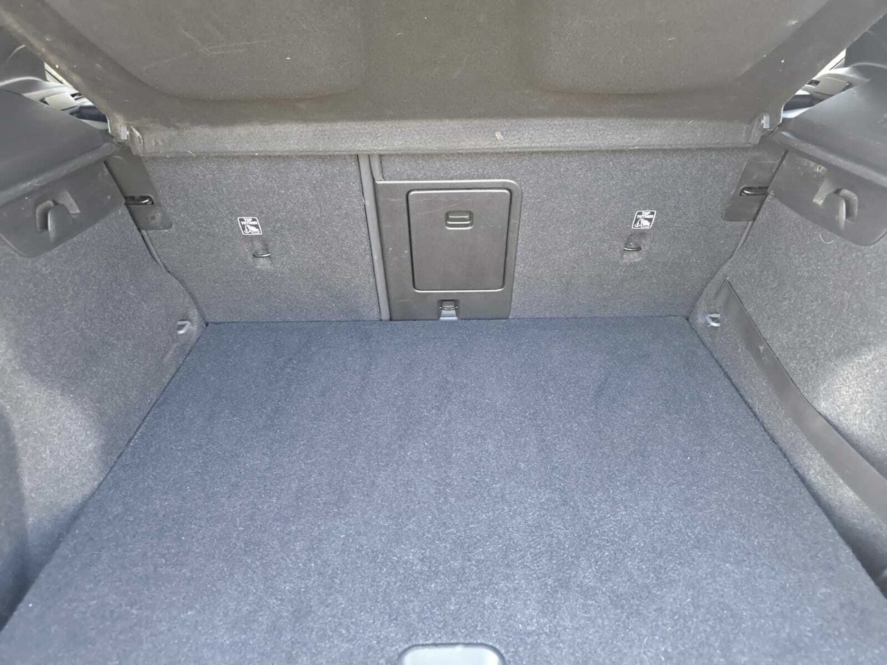 Volvo XC40 2.0 D3 BUSINESS PLUS AUTO+PACK XENIUM+PARK ASSIST  - Foto 2