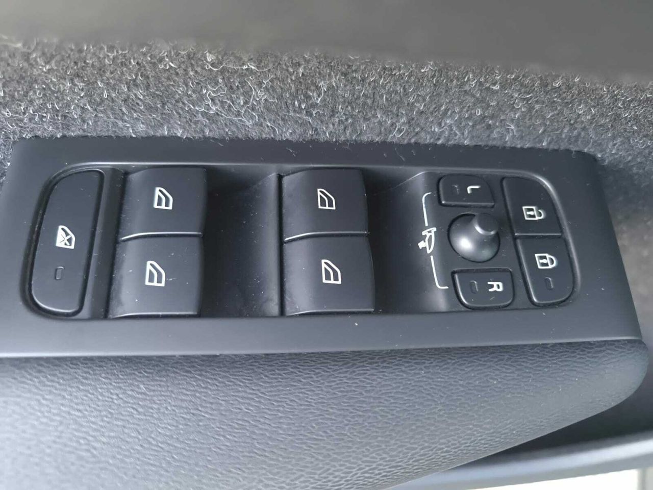 Volvo XC40 2.0 D3 BUSINESS PLUS AUTO+PACK XENIUM+PARK ASSIST  - Foto 2