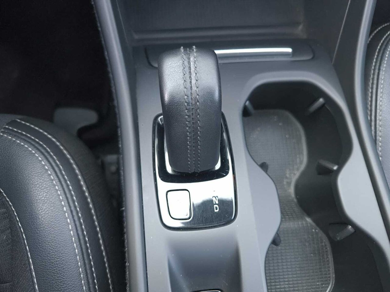 Volvo XC40 2.0 D3 BUSINESS PLUS AUTO+PACK XENIUM+PARK ASSIST  - Foto 2