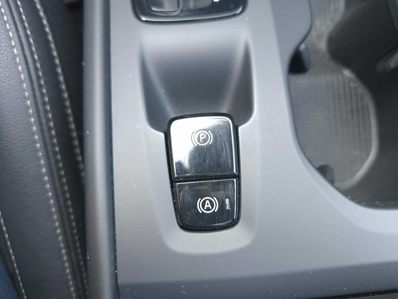 Volvo XC40 2.0 D3 BUSINESS PLUS AUTO+PACK XENIUM+PARK ASSIST  - Foto 2