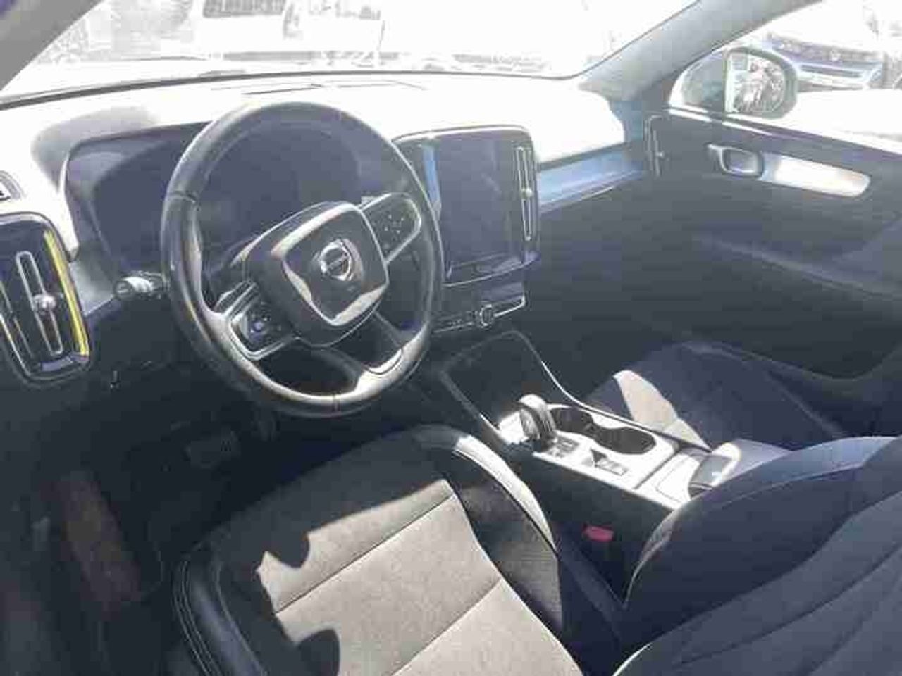 Volvo XC40 2.0 D3 BUSINESS PLUS AUTO+PACK XENIUM+PARK ASSIST  - Foto 2