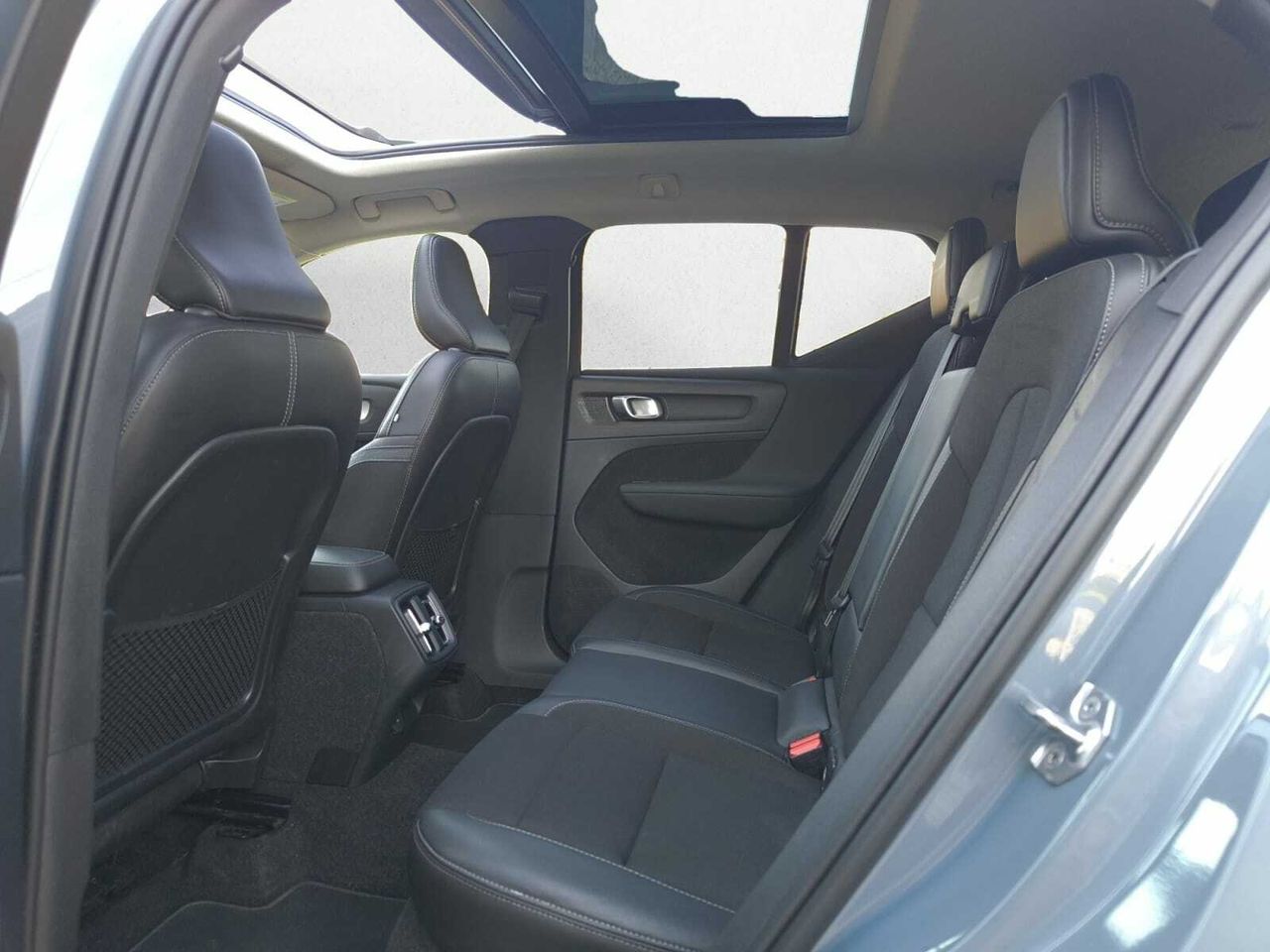 Volvo XC40 2.0 D3 BUSINESS PLUS AUTO+PACK XENIUM+PARK ASSIST  - Foto 2