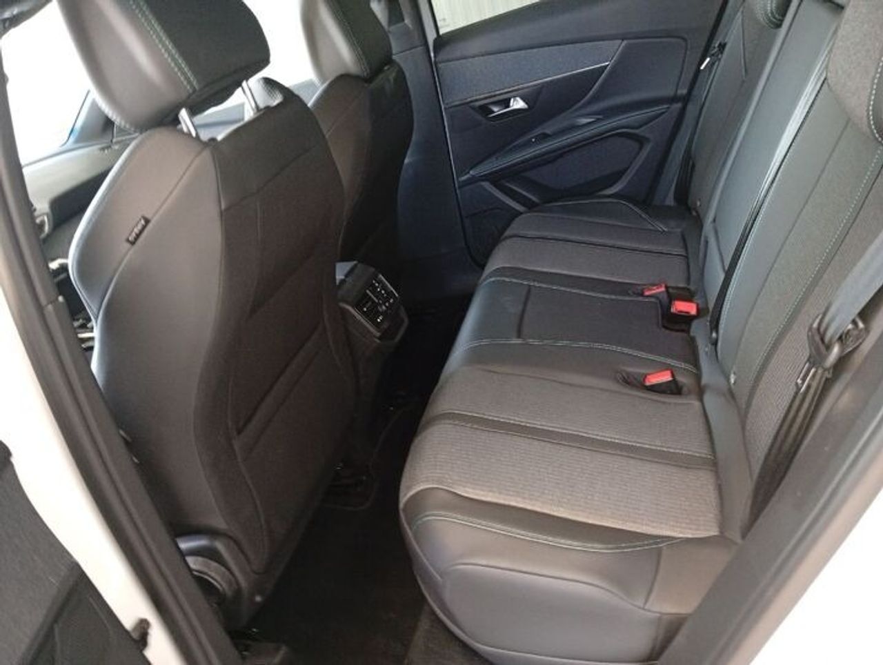 Peugeot 3008 Hybrid 225 e EAT8 ALLURE PACK  - Foto 2