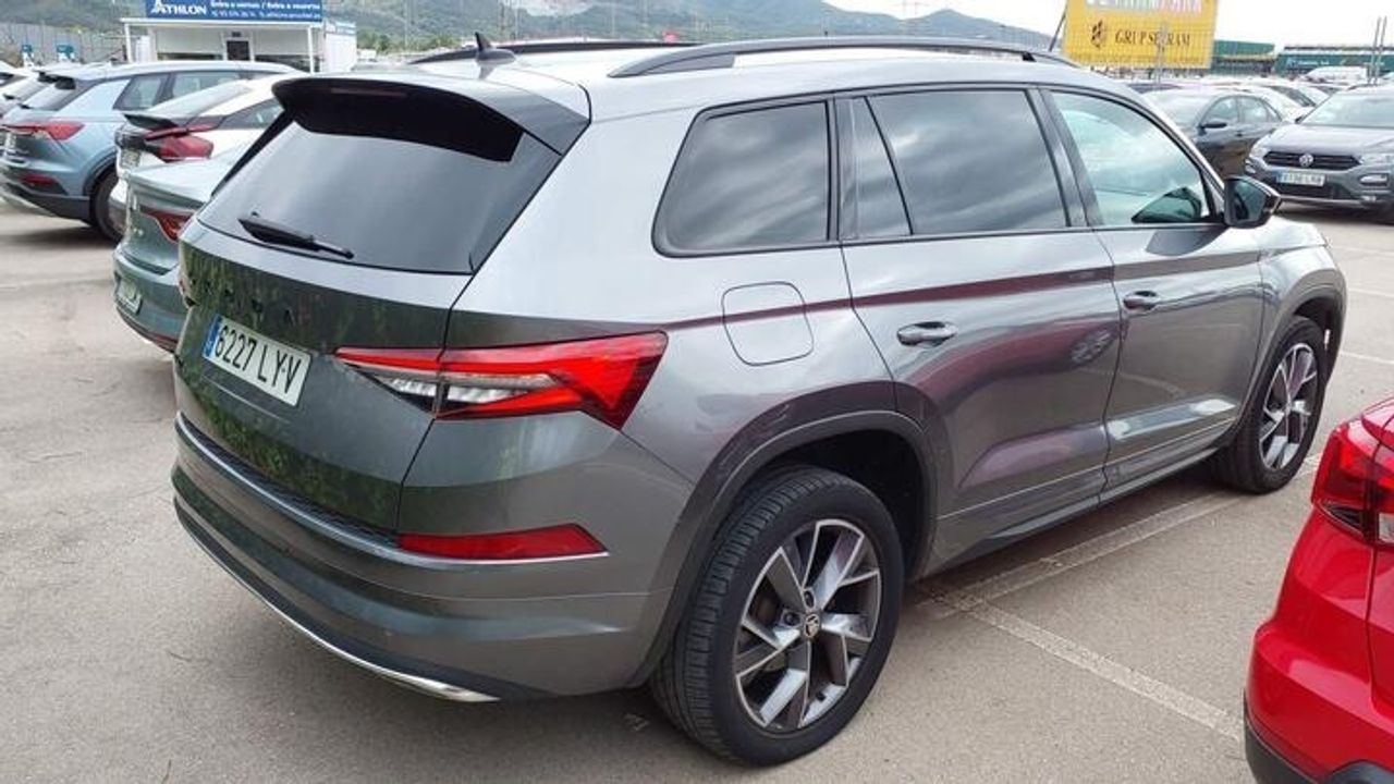 Skoda Kodiaq 2.0 TDI 150 CV DSG 4X2 SPORTLINE + PACK CONFORT 7 PLAZAS  - Foto 2