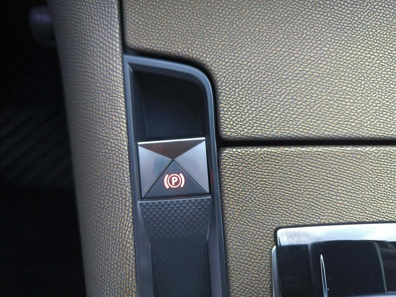 DS DS 7 CROSSBACK BLUE HDI 130 AUT SO CHIC  - Foto 2