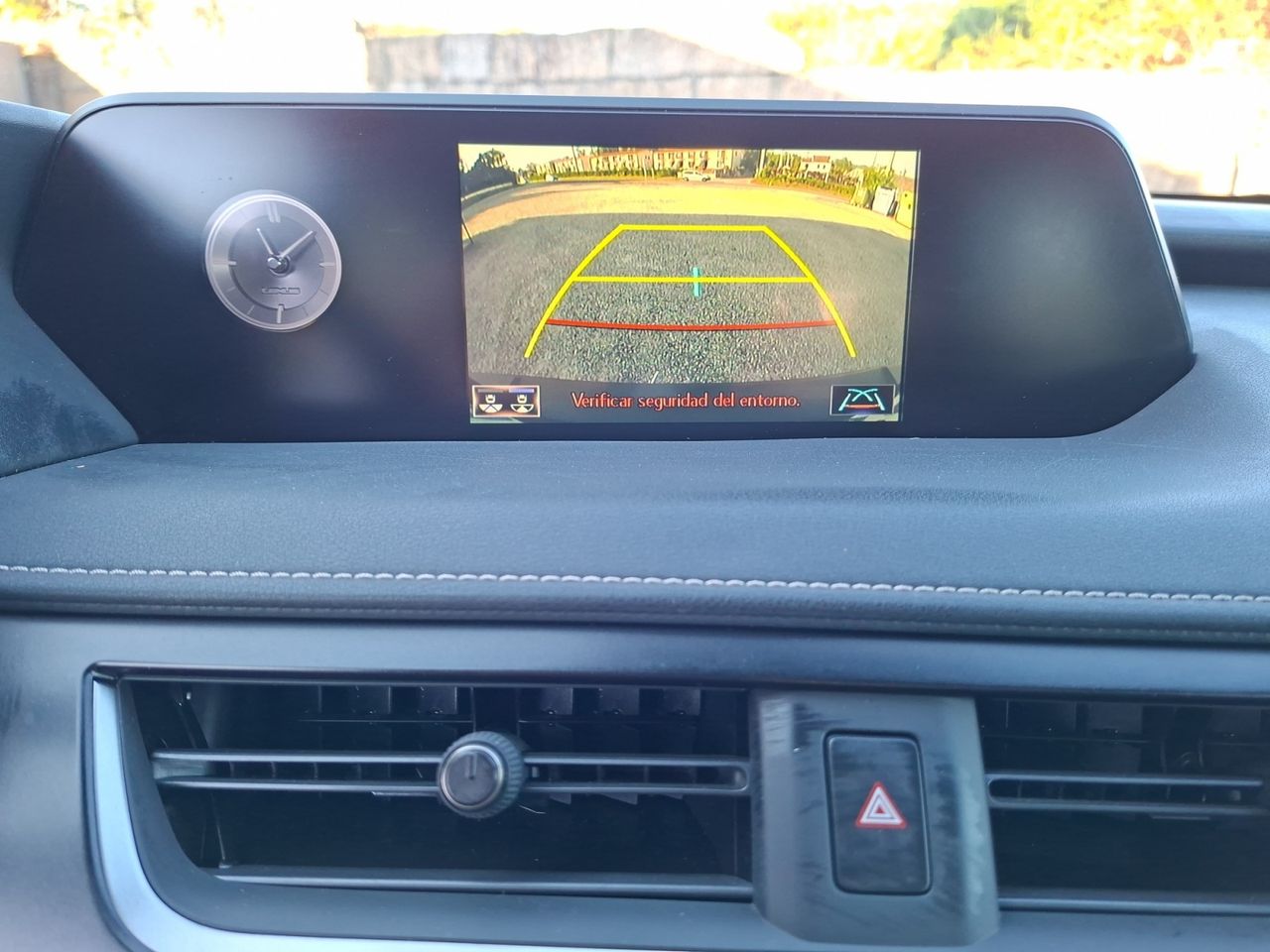 Lexus UX 2.0 250 H BUSINESS  - Foto 2