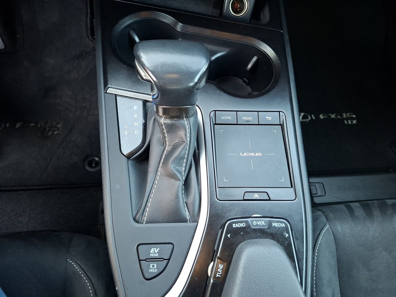 Lexus UX 2.0 250 H BUSINESS  - Foto 2