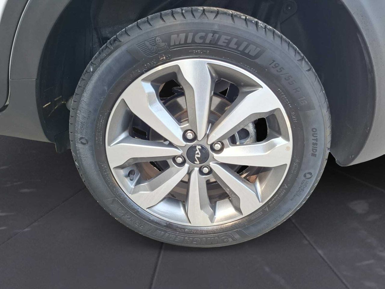 Kia Stonic 1.0 TGDI MHEV DRIVE  - Foto 2