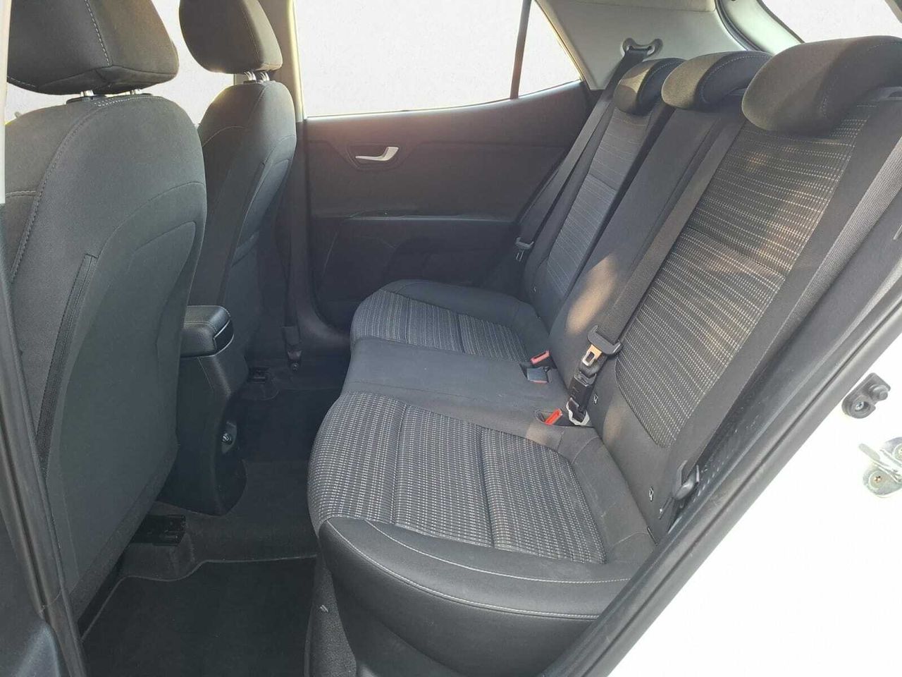 Kia Stonic 1.0 TGDI MHEV DRIVE  - Foto 2
