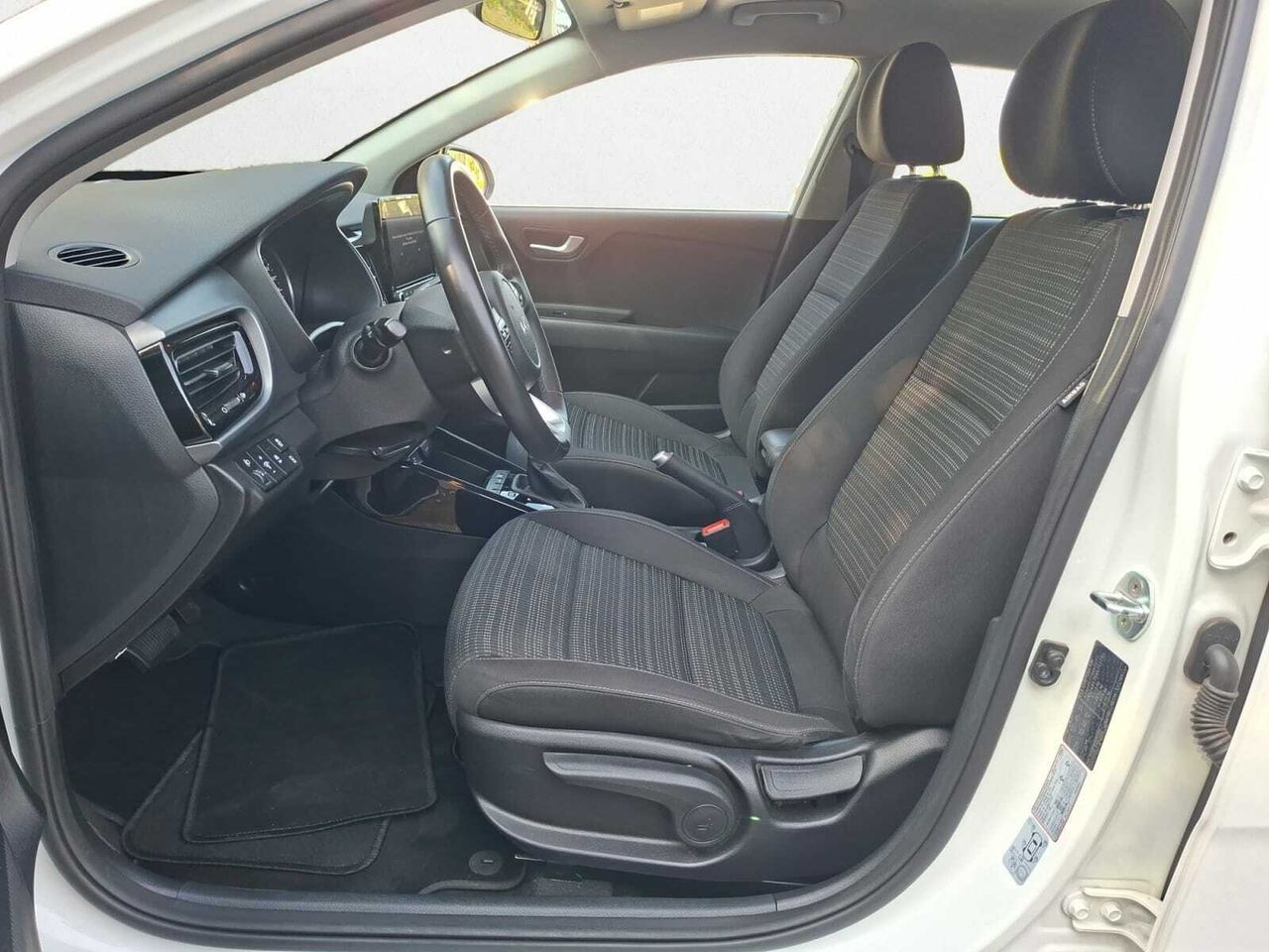 Kia Stonic 1.0 TGDI MHEV DRIVE  - Foto 2