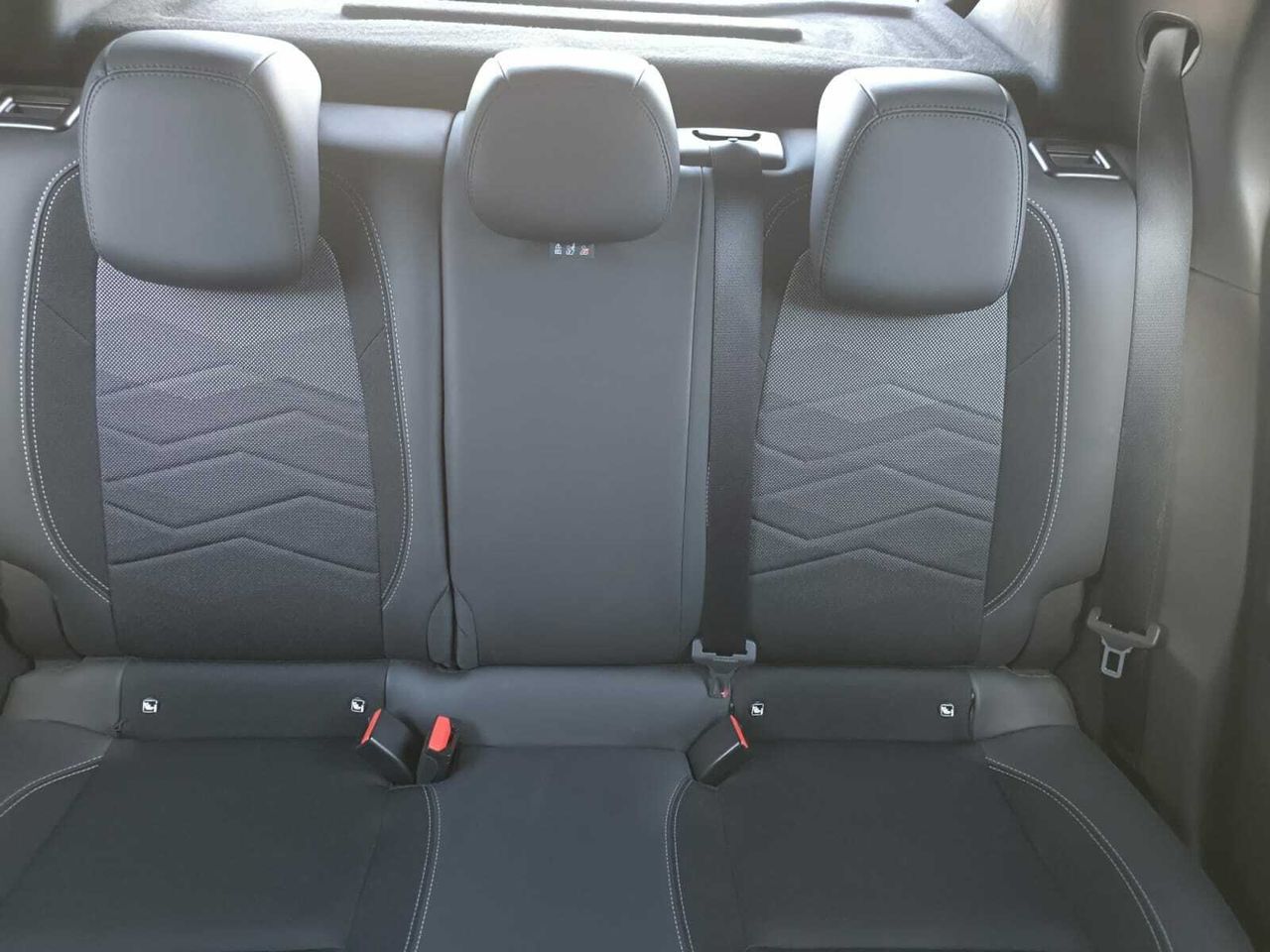 Jeep Avenger 1.2 ALTITUDE  - Foto 2