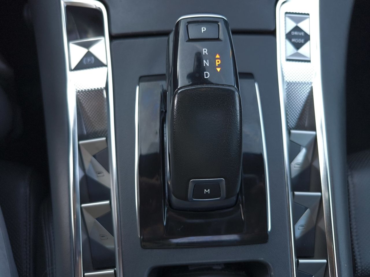 DS DS 7 CROSSBACK BLUE HDI 180 CV AUT GRAND CHIC  - Foto 2