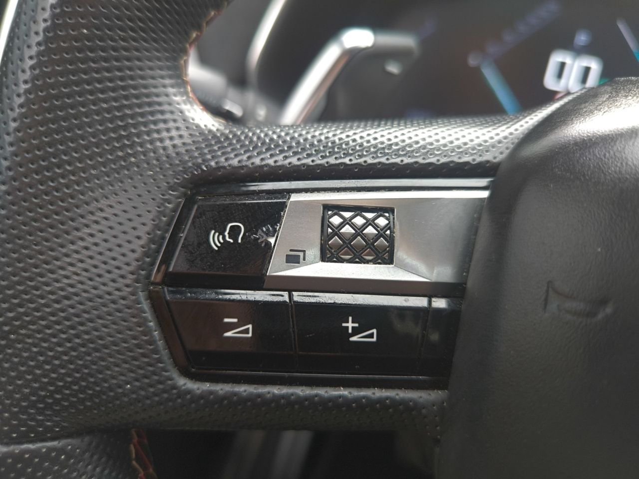 DS DS 7 CROSSBACK E TENSE 225 PERFORMANCE LINE  - Foto 2