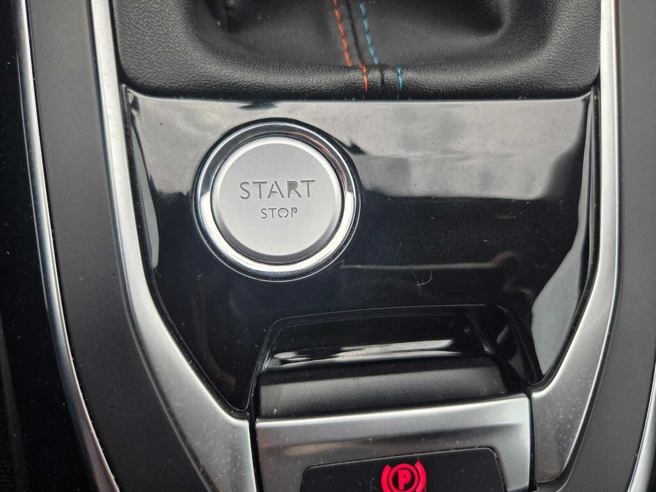 Peugeot 308 TECH EDITION BLUE HDI 130 CV  - Foto 2