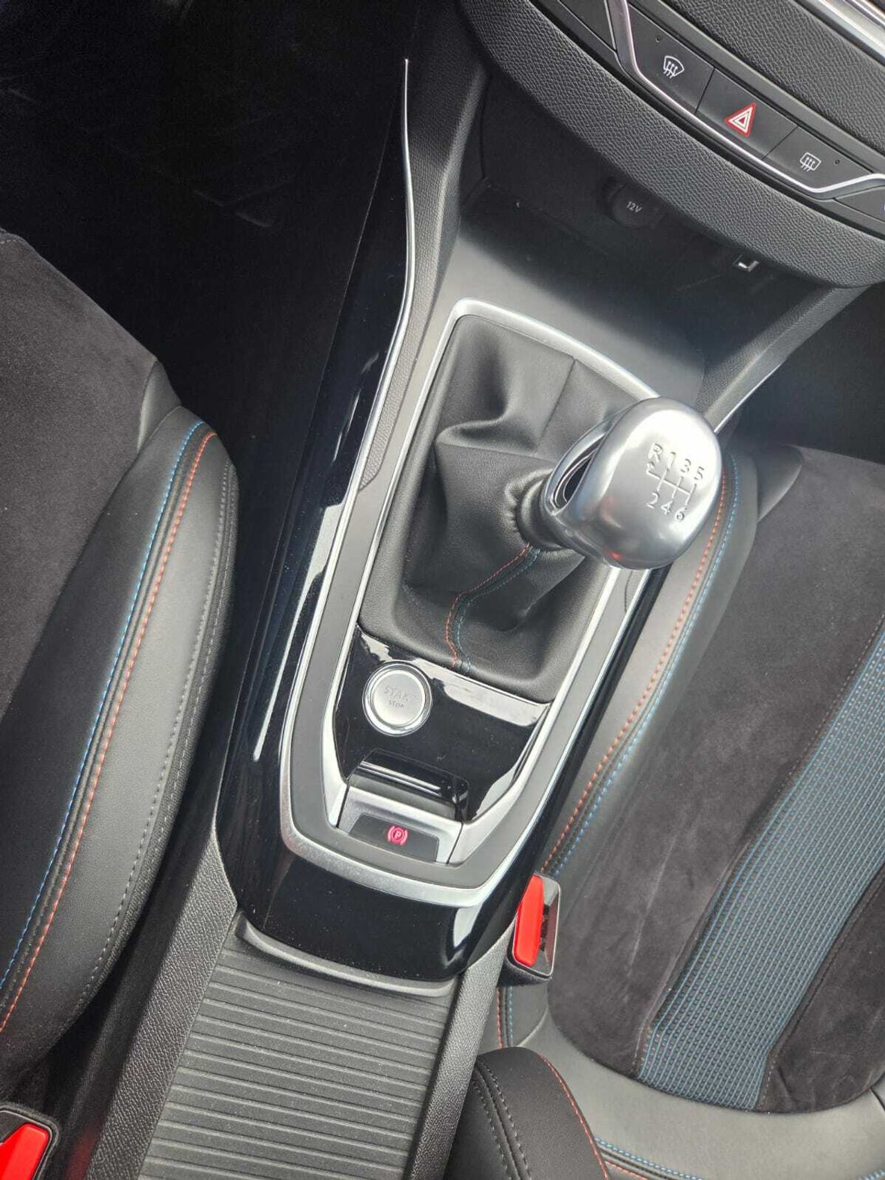 Peugeot 308 TECH EDITION BLUE HDI 130 CV  - Foto 2