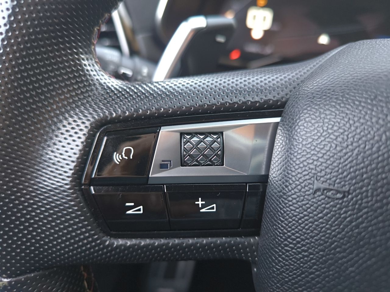 DS DS 7 CROSSBACK BLUE HDI 180 CV AUT PERFORMANCE LINE  - Foto 2