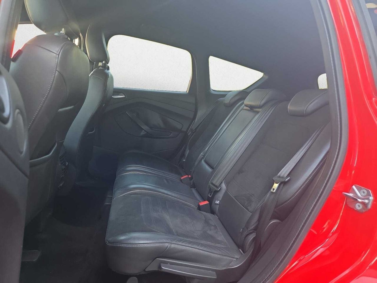 Ford Kuga 1.5 TDCI 120 CV ST LINE  - Foto 2