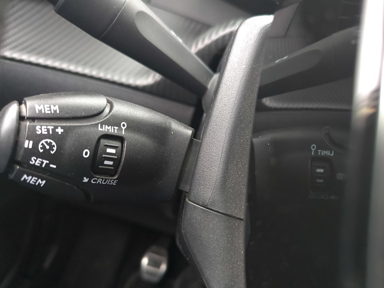 Peugeot 2008 GT LINE BLUE HDI 100 CV  - Foto 2