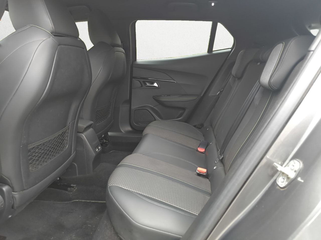 Peugeot 2008 GT LINE BLUE HDI 100 CV  - Foto 2