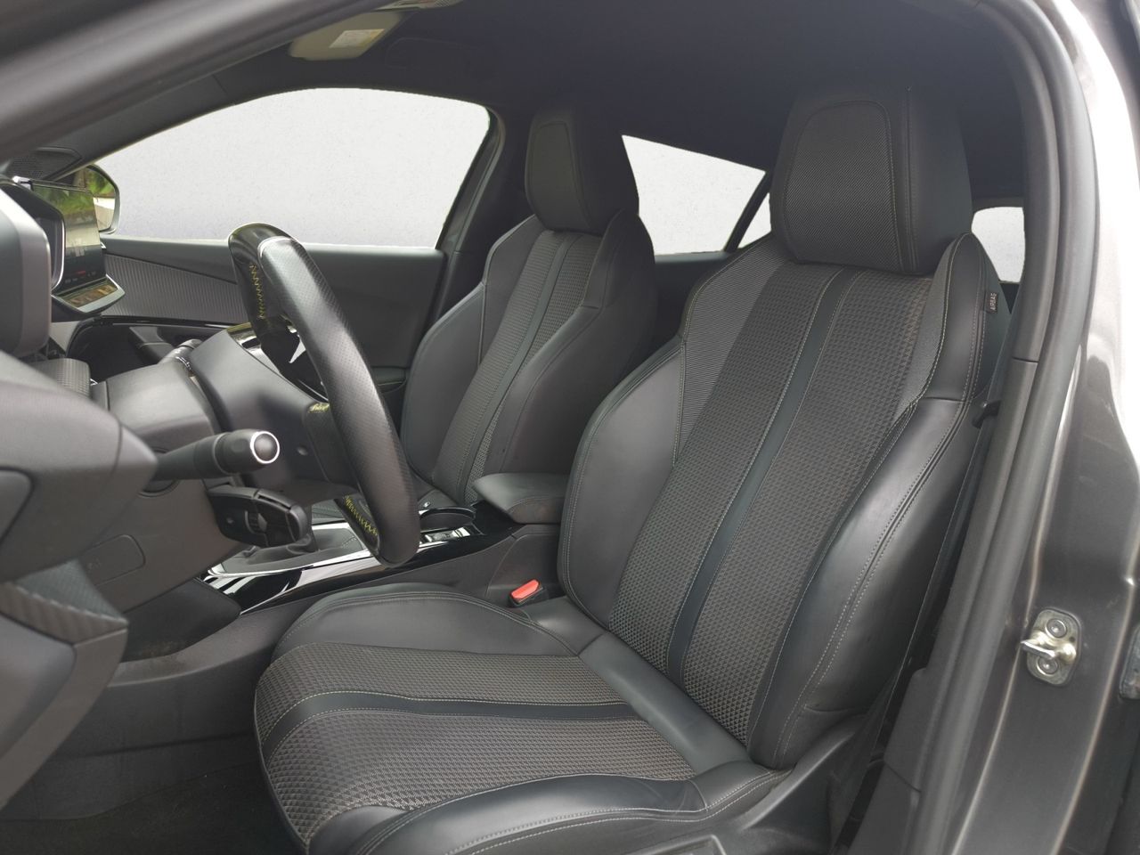 Peugeot 2008 GT LINE BLUE HDI 100 CV  - Foto 2