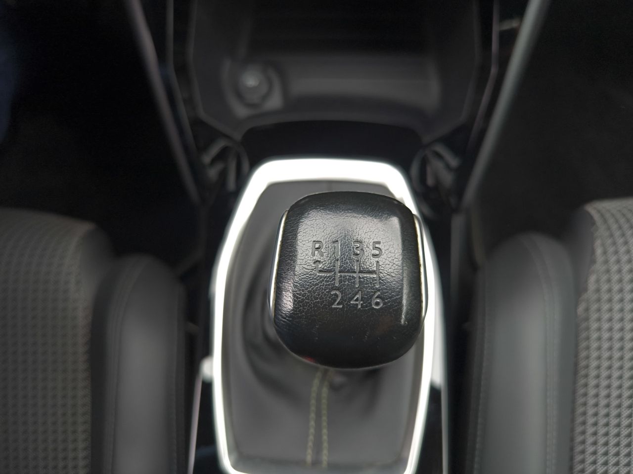 Peugeot 2008 GT LINE BLUE HDI 100 CV  - Foto 2