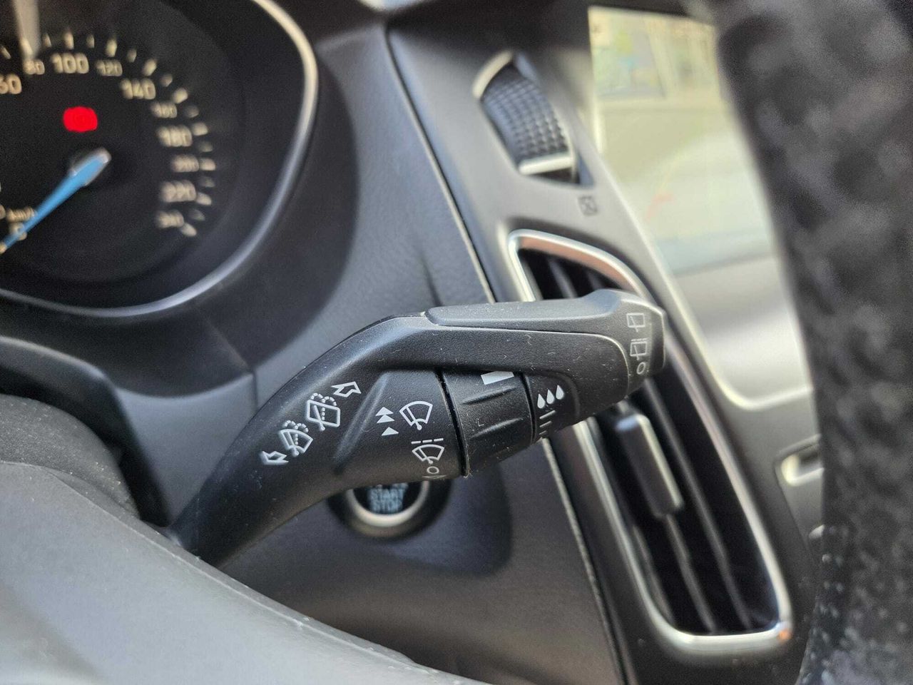 Ford Focus ST LINE SPORT 120 CV  - Foto 2