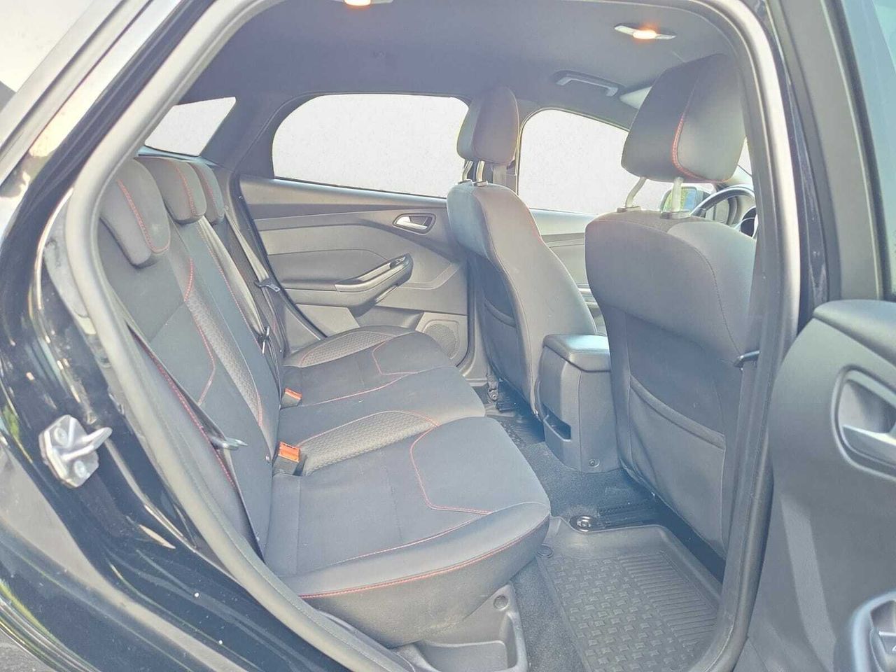 Ford Focus ST LINE SPORT 120 CV  - Foto 2