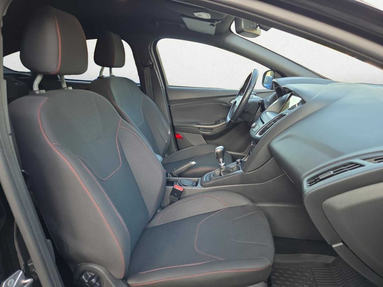 Ford Focus ST LINE SPORT 120 CV  - Foto 2