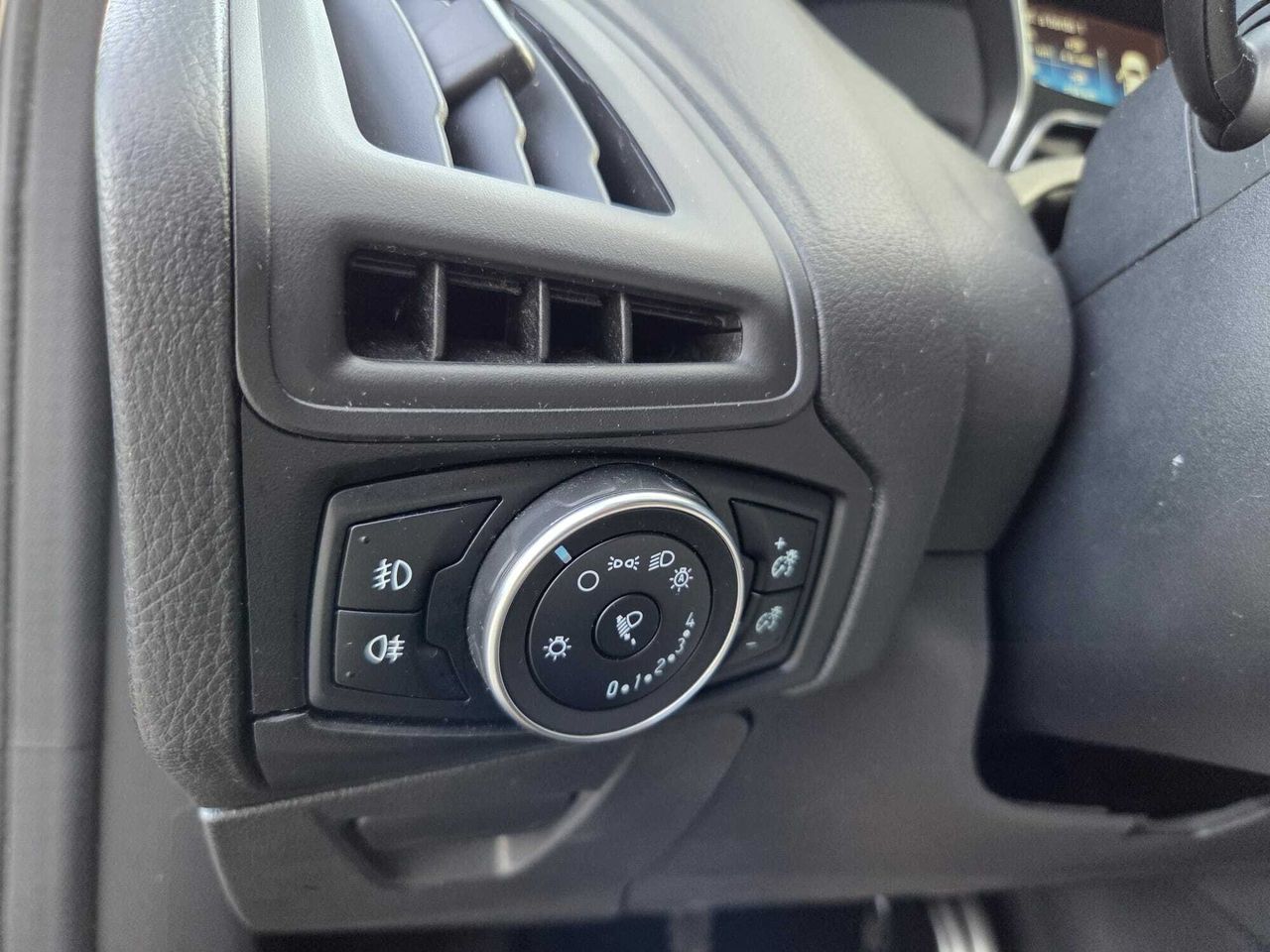 Ford Focus ST LINE SPORT 120 CV  - Foto 2