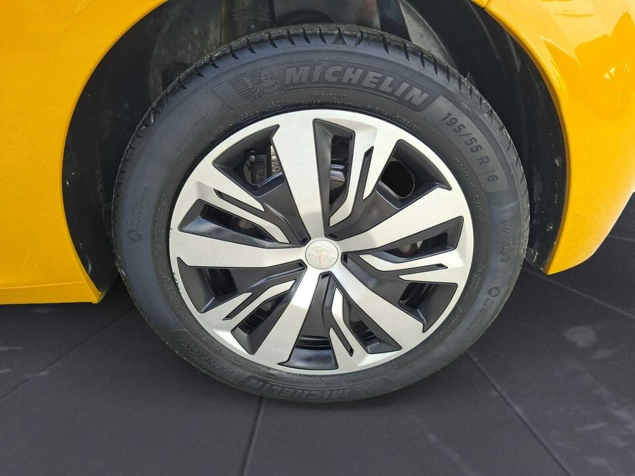 Peugeot 208 ACTIVE PURE TECH 75 CV  - Foto 2