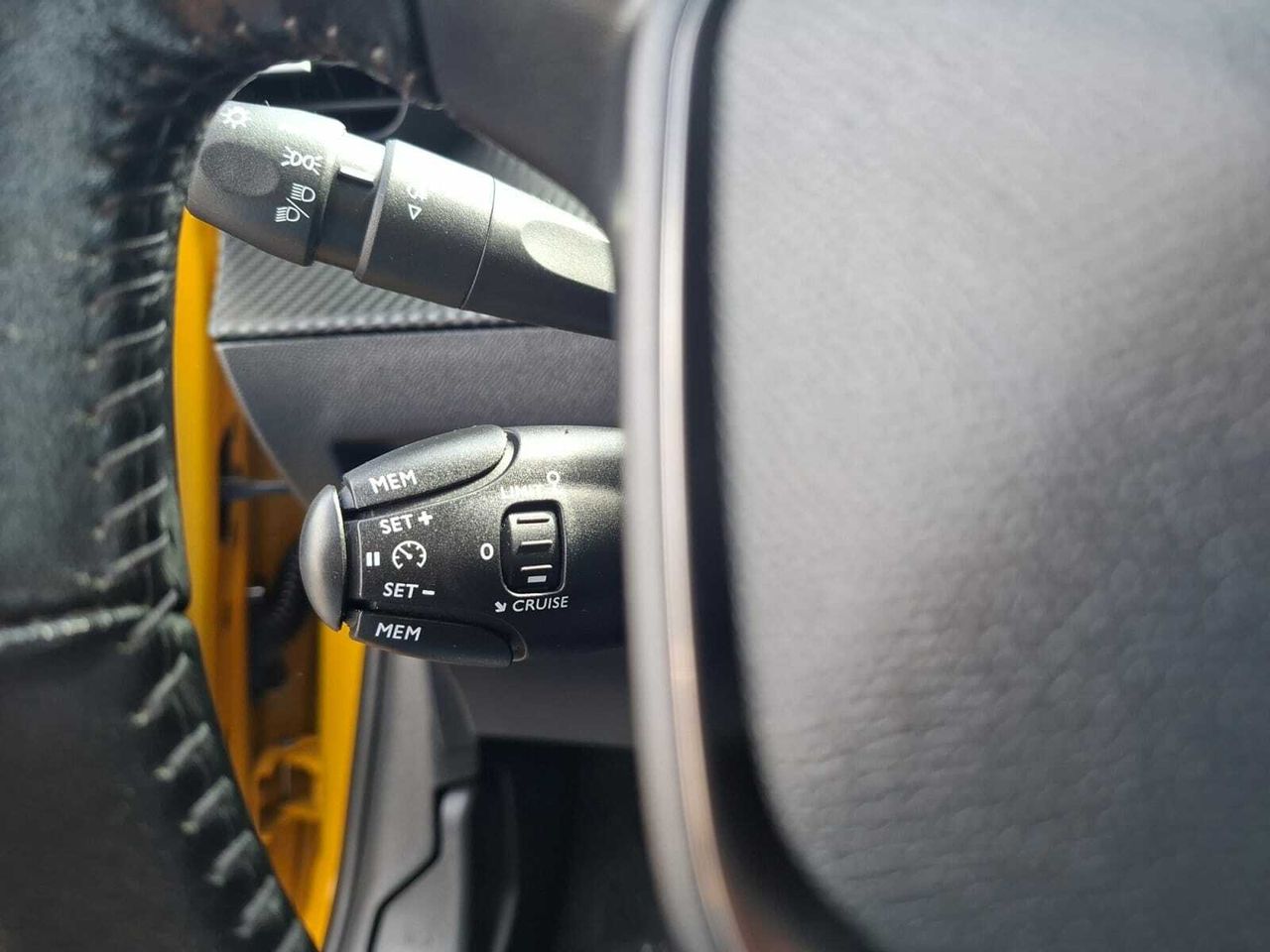 Peugeot 208 ACTIVE PURE TECH 75 CV  - Foto 2