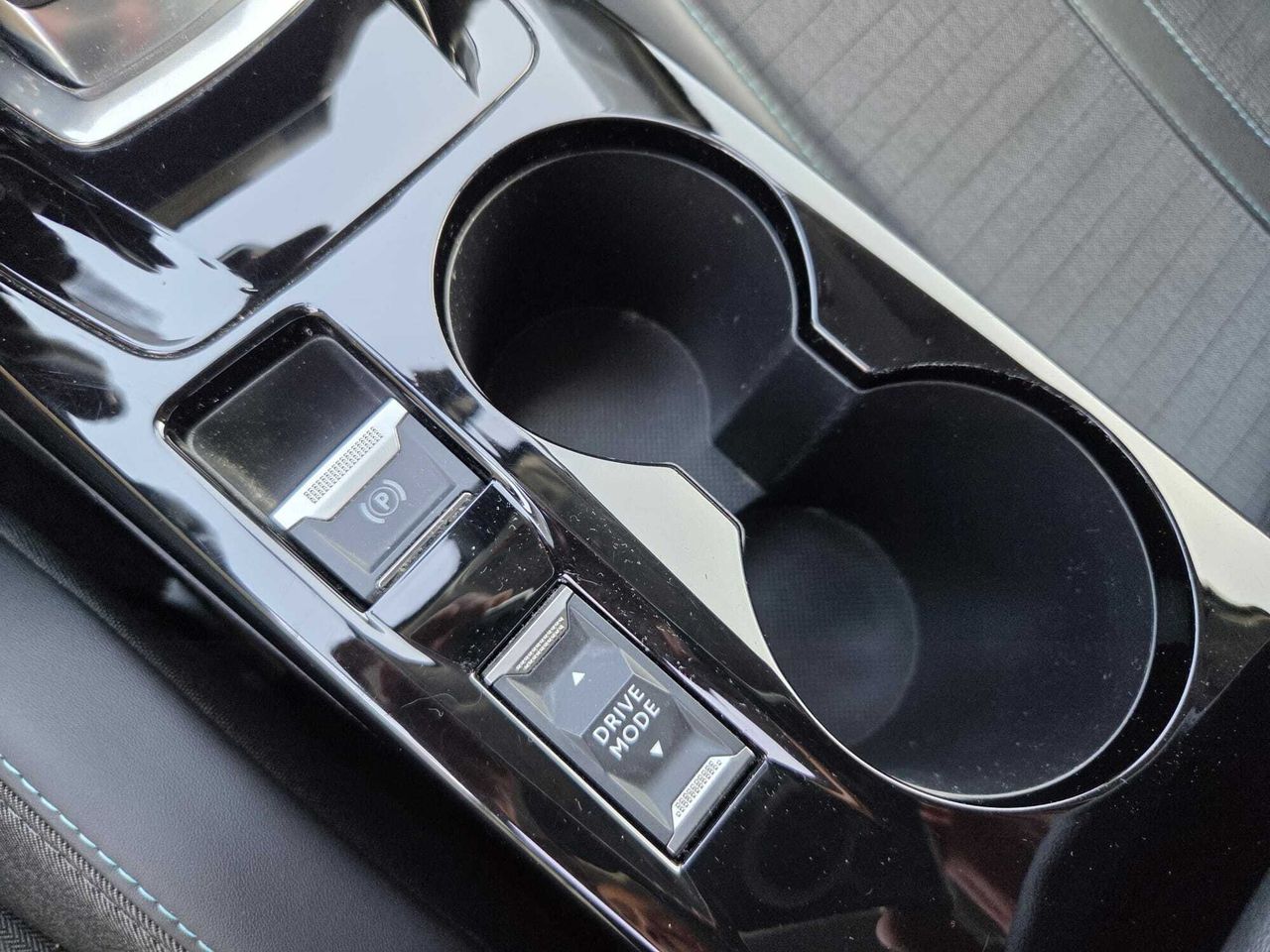 Peugeot e-208 ALLURE ELECTRICO 136 CV  - Foto 2