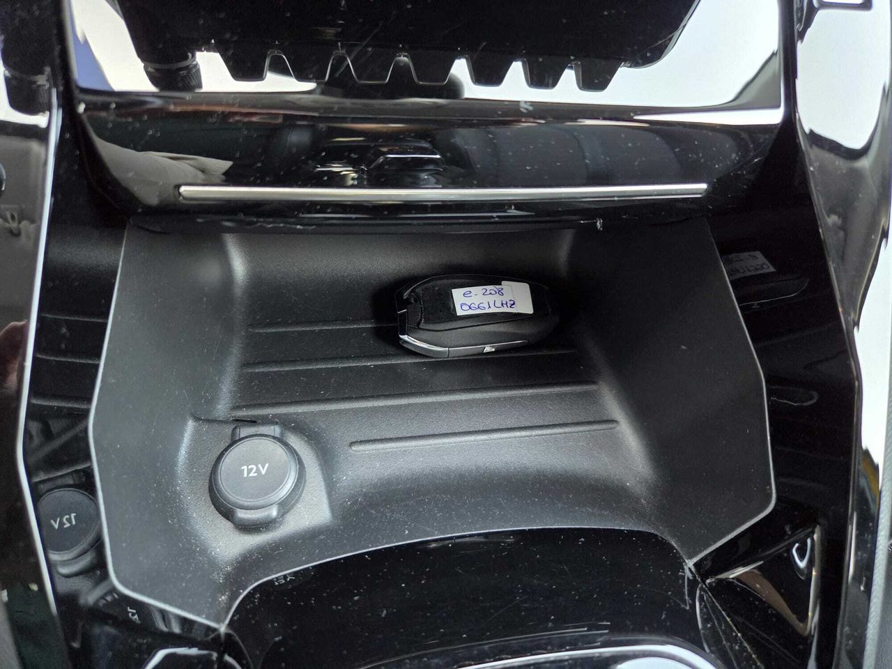 Peugeot e-208 ALLURE ELECTRICO 136 CV  - Foto 2