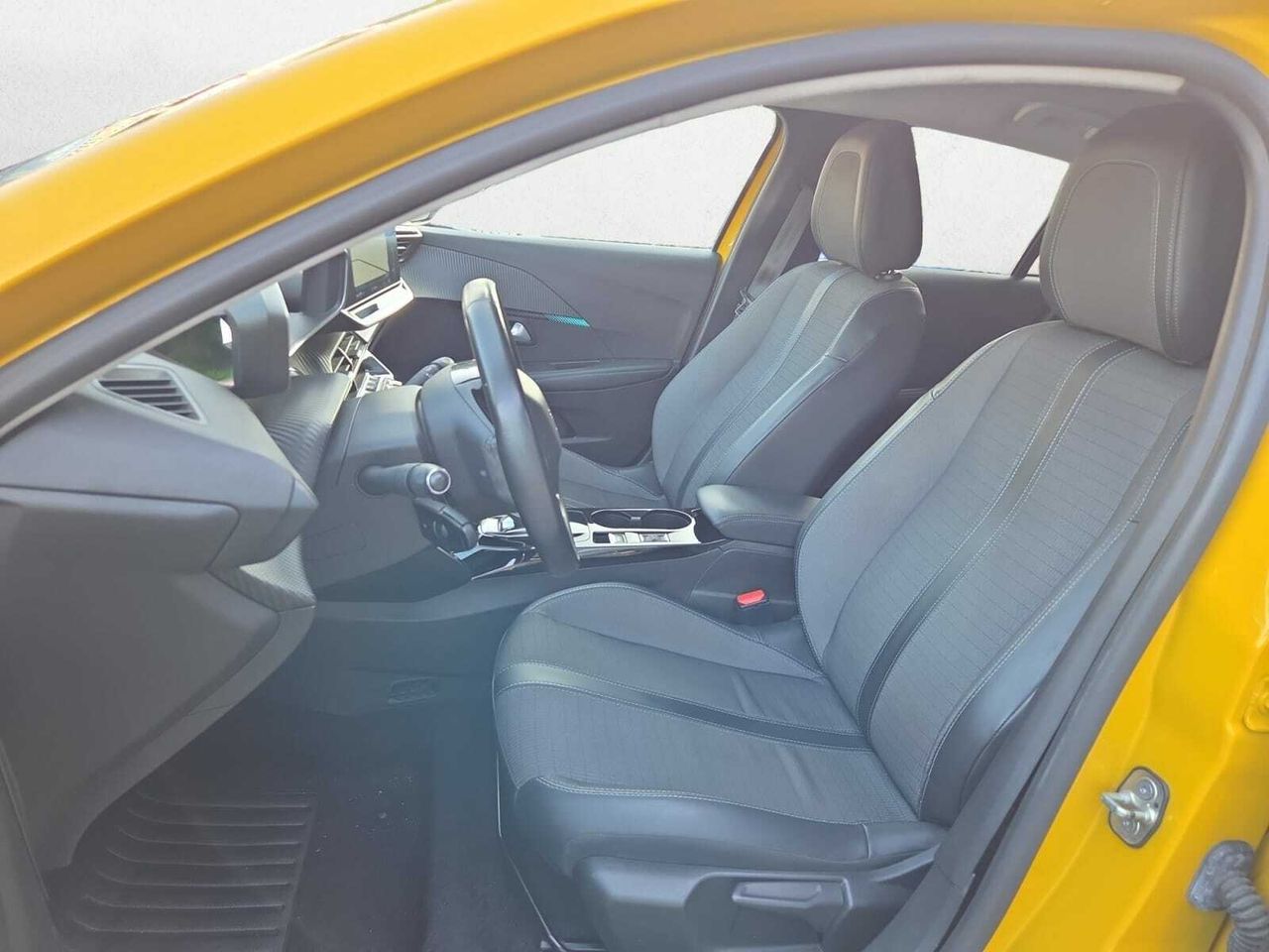 Peugeot e-208 ALLURE ELECTRICO 136 CV  - Foto 2