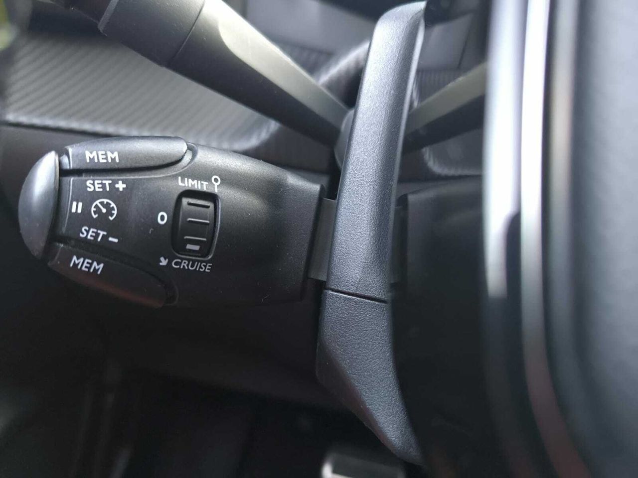 Peugeot e-208 GT LINE ELECTRICO 136 CV  - Foto 2